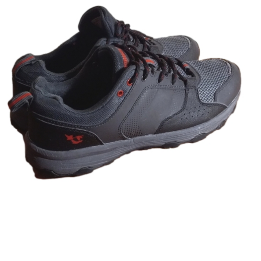 Athletic shoes